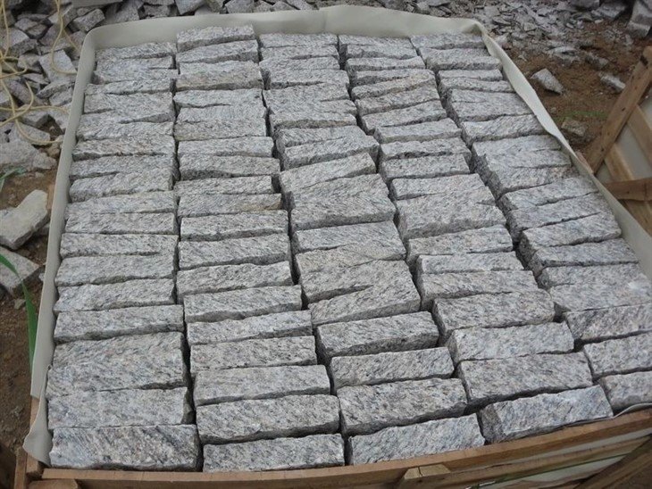 Granite-Tiger-Skin-Red-Stone-Exporter-for-Floor.webp (3)(001)