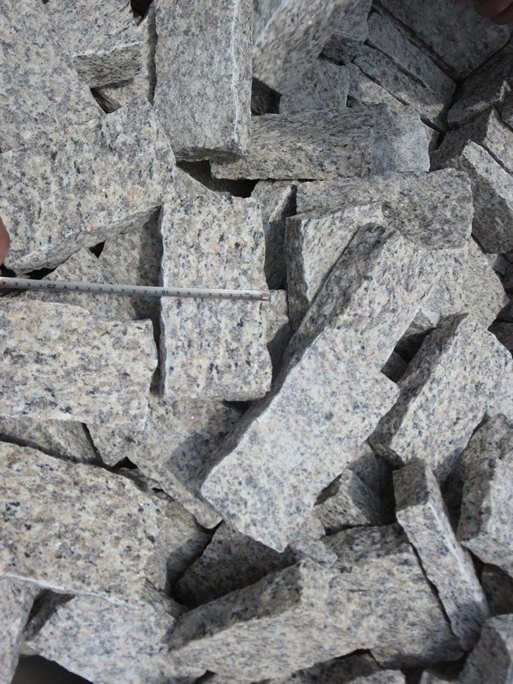 Granite-Tiger-Skin-Red-Stone-Exporter-for-Floor.webp (2)(001)