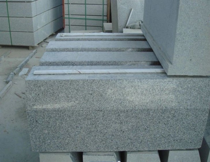 Popular-Chinese-Natural-Stone-Grey-Granite-Kerbstone-for-Road-Parking-Window-Sills.webp (3)(001)