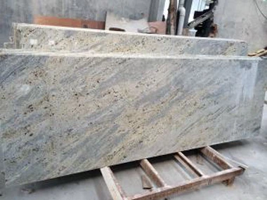 Plans de travail en granit doré au Cachemire