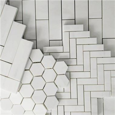 Mosaïque de marbre blanc