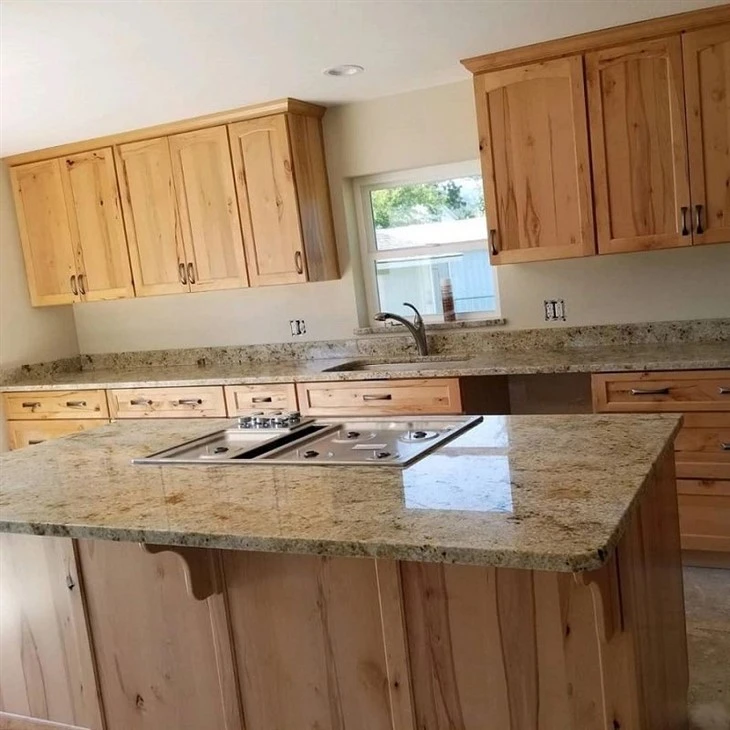 Colonial-Gold-Granite-Slab-for-Kitchen-Countertop.webp (2)(001)