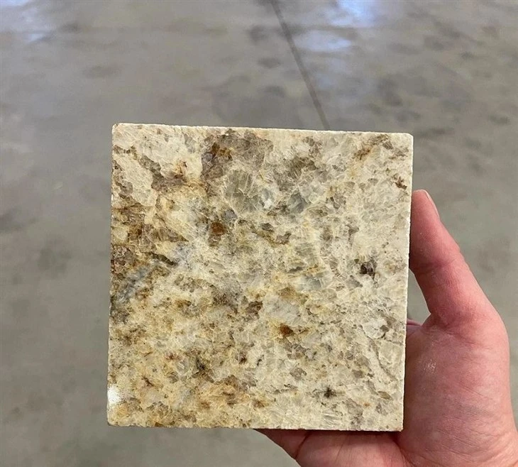 Colonial-Gold-Granite-Slab-for-Kitchen-Countertop.webp (5)(001)