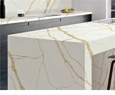 Pierre de quartz aux veines dorées